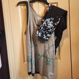 Cool outfit!  Two tanks and leggings